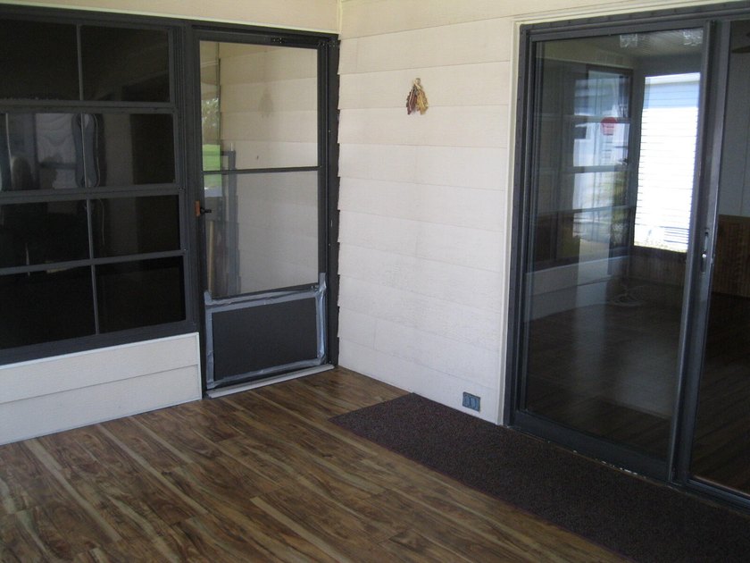 Spacious and well maintained 2 Bedroom 2 bathroom mobile home - photo 35