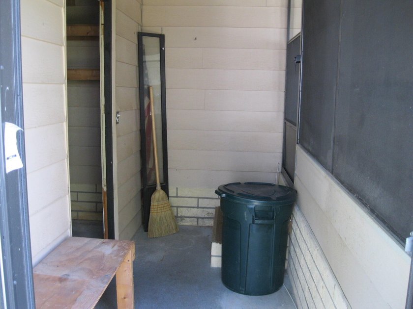 Spacious and well maintained 2 Bedroom 2 bathroom mobile home - photo 36