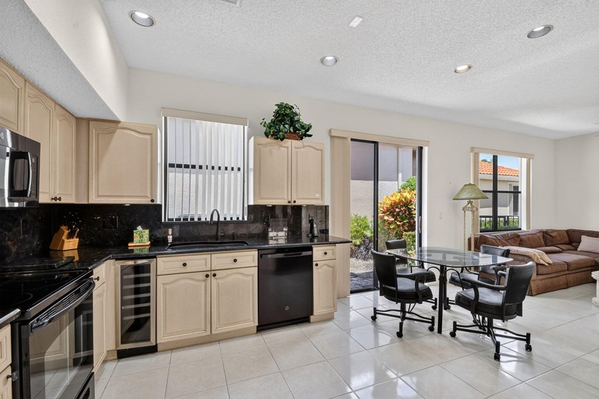 Welcome to this charming 3-bedroom, 2-bathroom single-story - photo 15