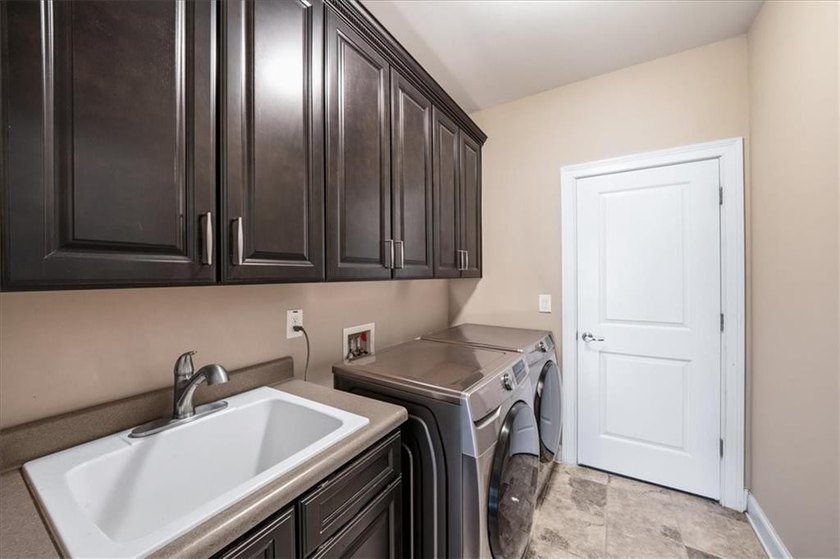 Talk about a hidden gem, nestled in a quiet neighborhood in a - photo 20