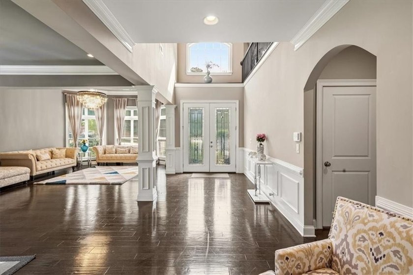 Talk about a hidden gem, nestled in a quiet neighborhood in a - photo 21