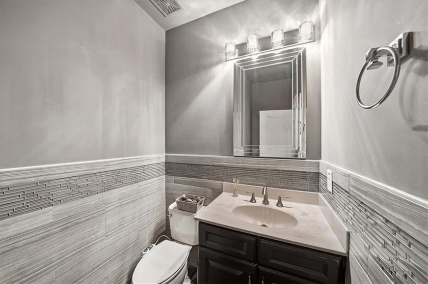 Talk about a hidden gem, nestled in a quiet neighborhood in a - photo 22