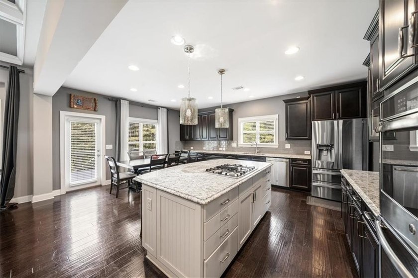 Talk about a hidden gem, nestled in a quiet neighborhood in a - photo 24