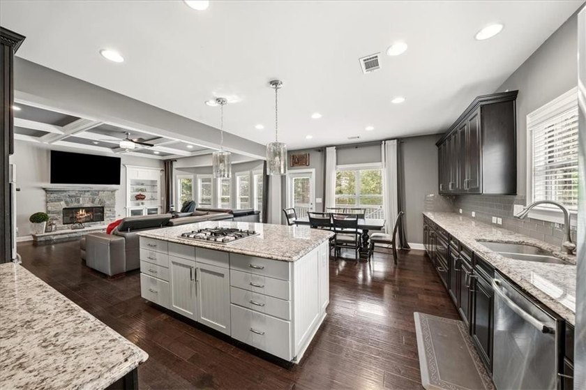 Talk about a hidden gem, nestled in a quiet neighborhood in a - photo 25