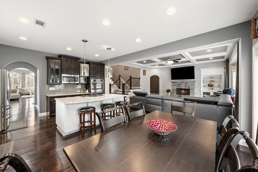 Talk about a hidden gem, nestled in a quiet neighborhood in a - photo 26