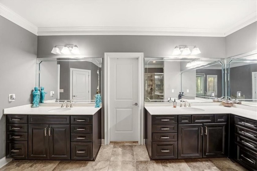 Talk about a hidden gem, nestled in a quiet neighborhood in a - photo 28