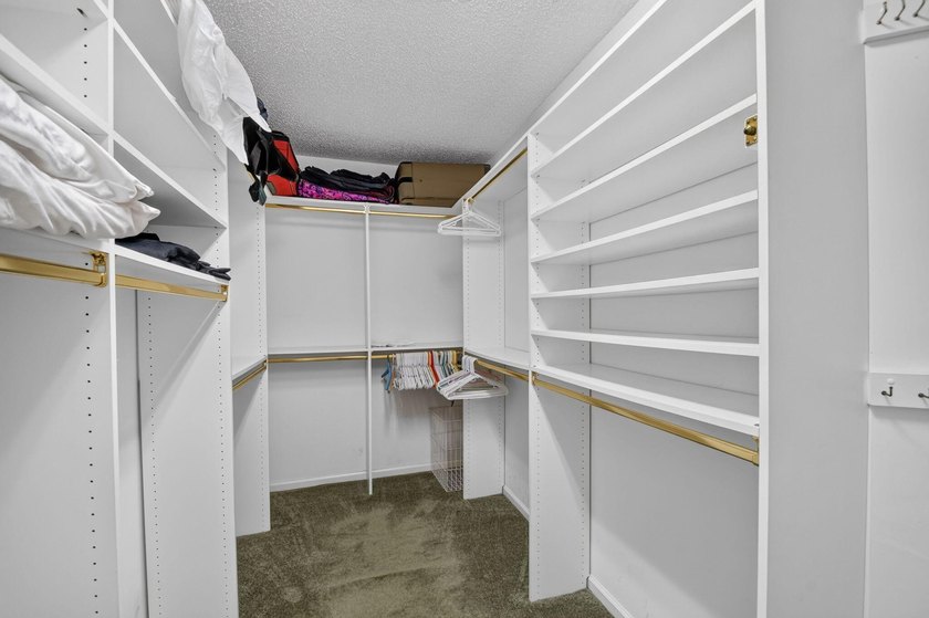 Welcome to this charming 3-bedroom, 2-bathroom single-story - photo 29