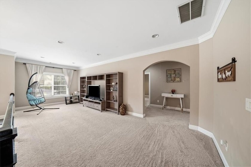 Talk about a hidden gem, nestled in a quiet neighborhood in a - photo 31
