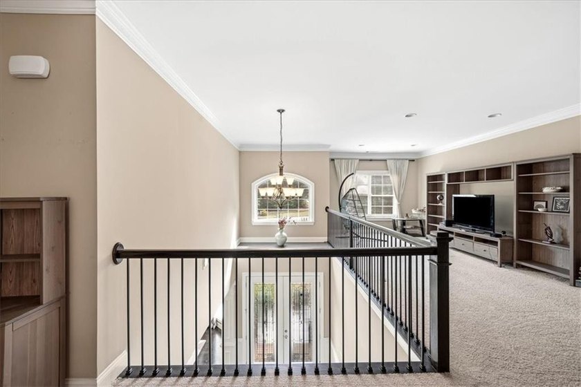 Talk about a hidden gem, nestled in a quiet neighborhood in a - photo 32