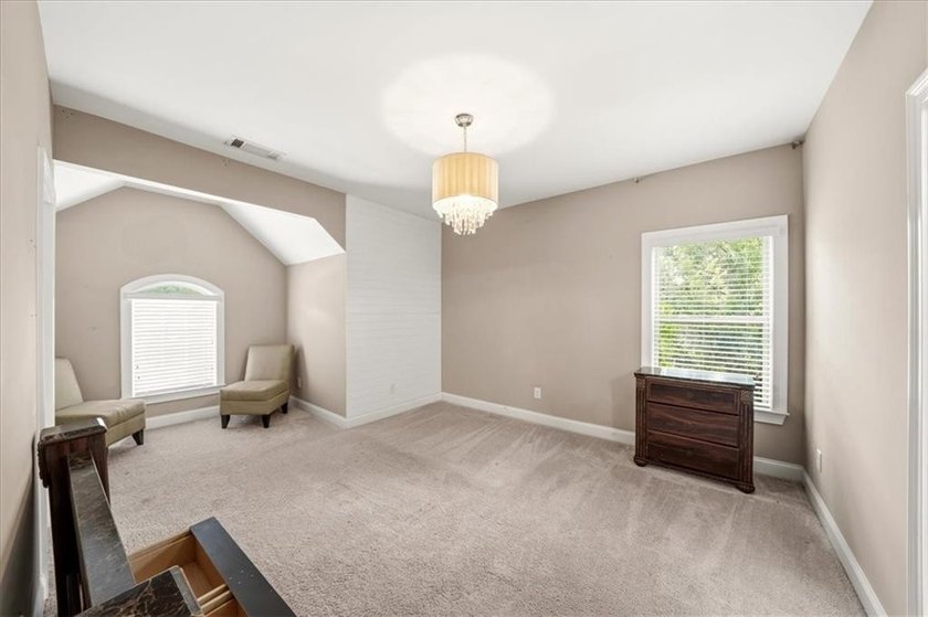 Talk about a hidden gem, nestled in a quiet neighborhood in a - photo 37