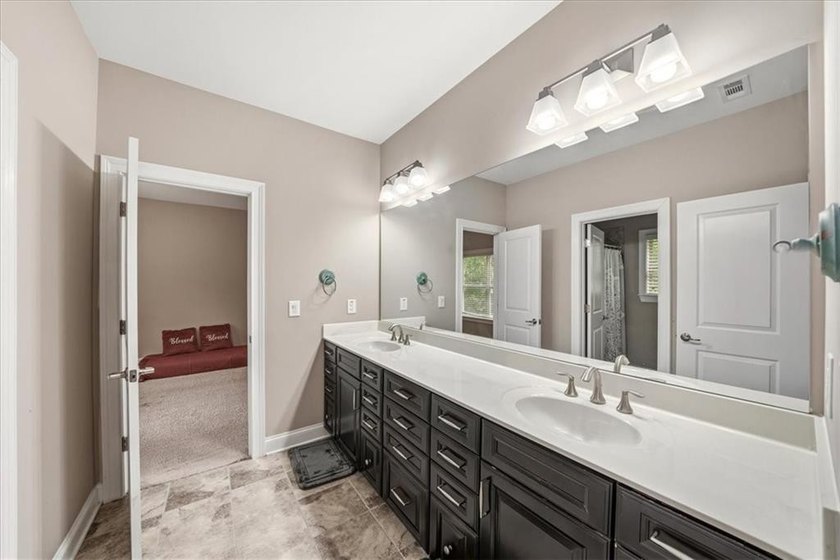 Talk about a hidden gem, nestled in a quiet neighborhood in a - photo 38