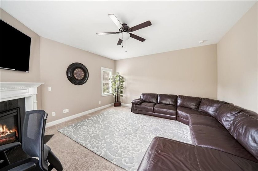Talk about a hidden gem, nestled in a quiet neighborhood in a - photo 45