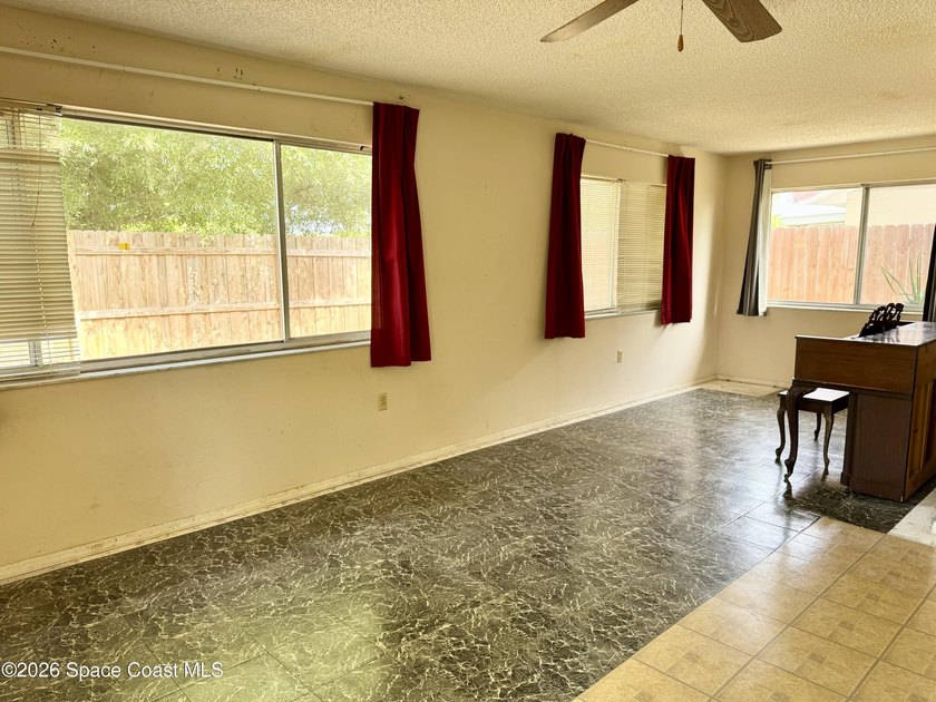 Opportunity awaits with this charming 2-bedroom, 2-bathroom home - photo 5