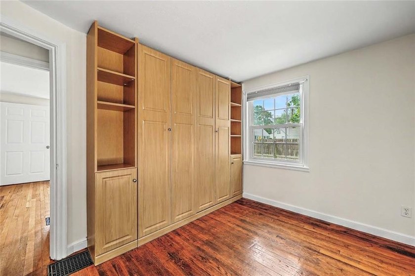 Welcome to this charming Cape Cod home in the desirable - photo 19