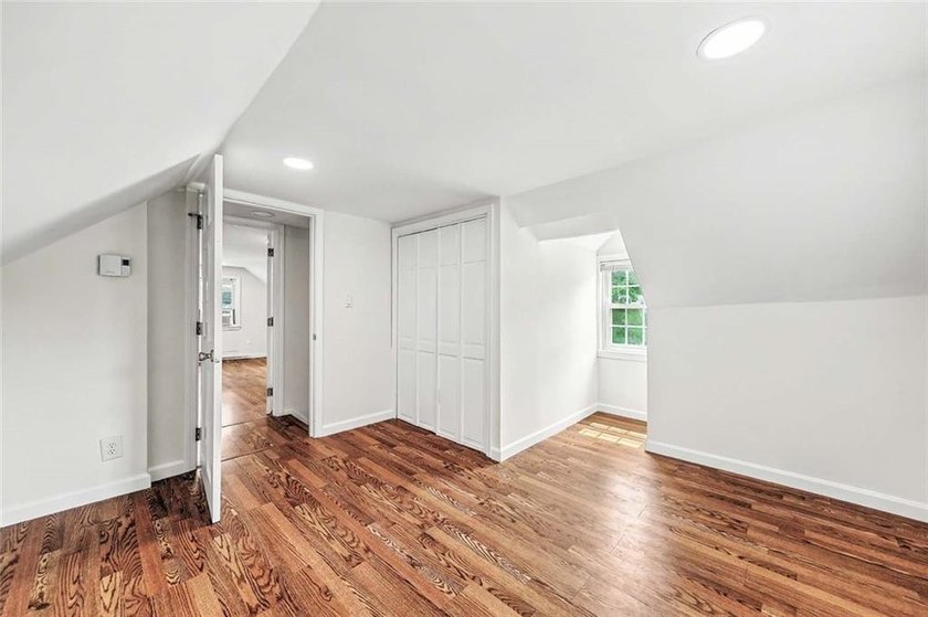 Welcome to this charming Cape Cod home in the desirable - photo 26