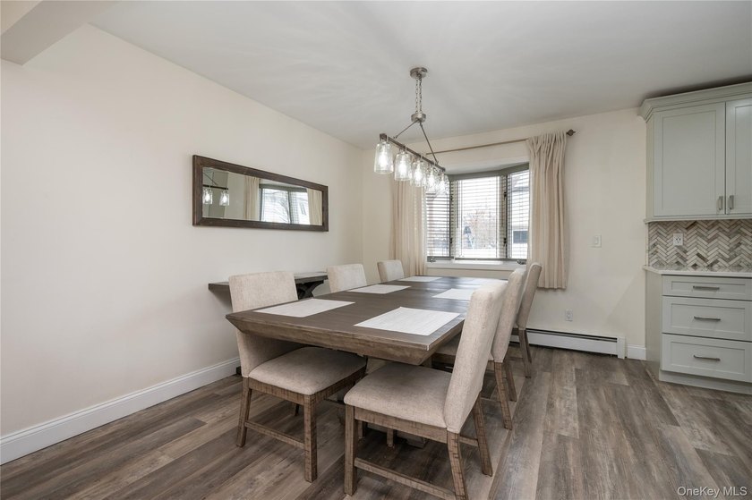 Welcome to this beautifully maintained center hall colonial - photo 8