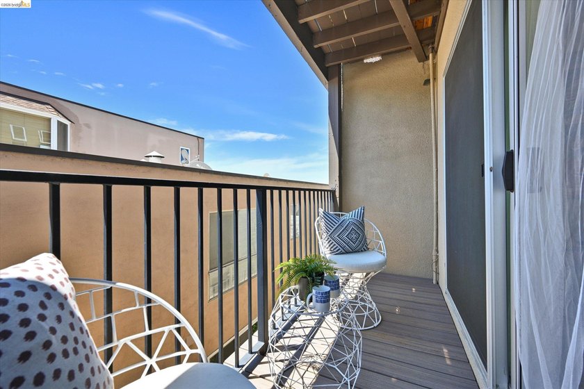 Here is the Oakland pied-a-terre you have been looking for - photo 16