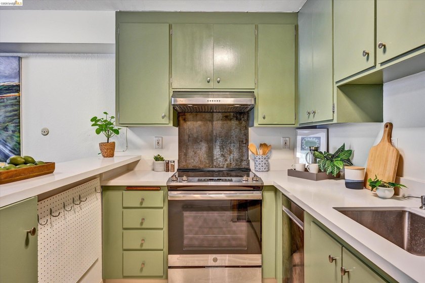Here is the Oakland pied-a-terre you have been looking for - photo 21