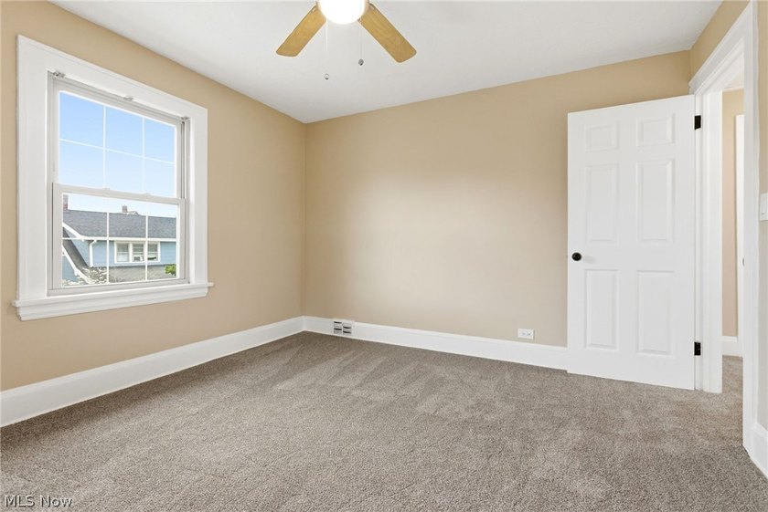 Charming and beautifully updated 3-bedroom, 1 bath Colonial - photo 23