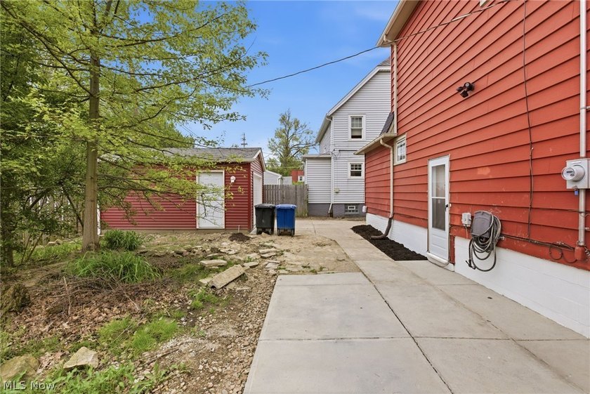 Charming and beautifully updated 3-bedroom, 1 bath Colonial - photo 27