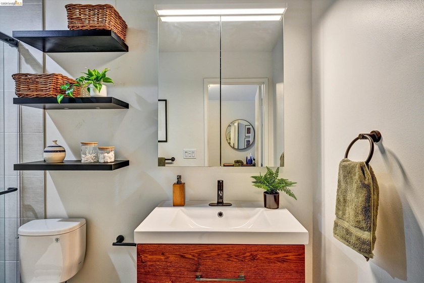 Here is the Oakland pied-a-terre you have been looking for - photo 28