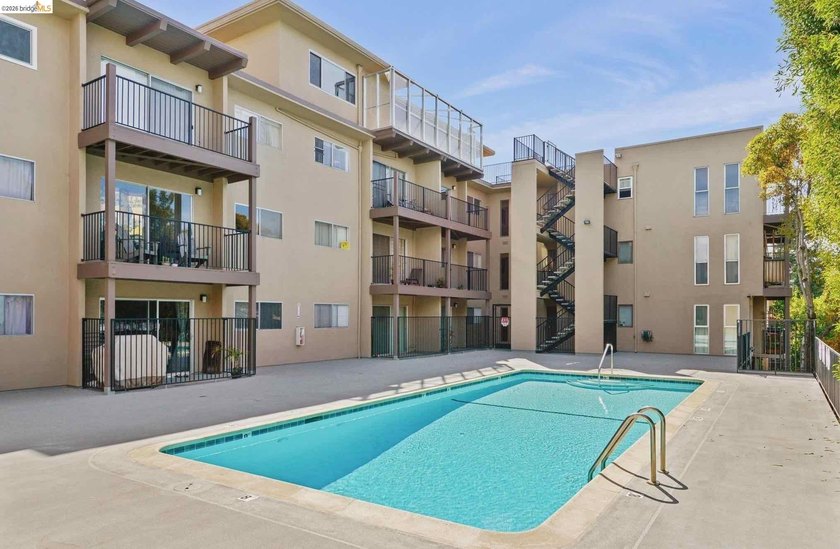 Here is the Oakland pied-a-terre you have been looking for - photo 32