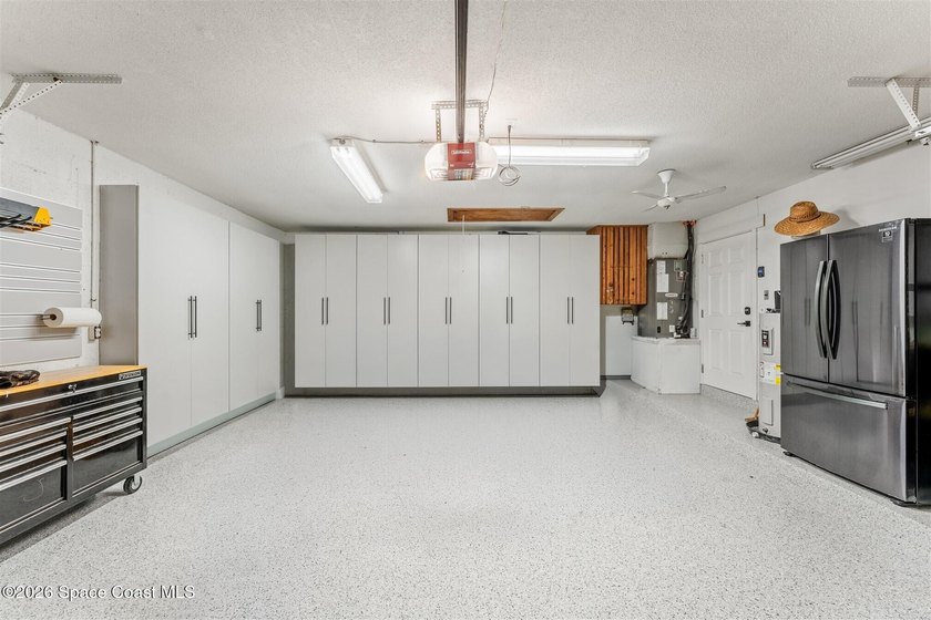 Welcome to this stunning fully remodeled 4-bed, 2.5-bath pool - photo 5