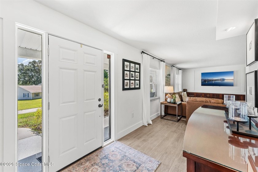 Welcome to this stunning fully remodeled 4-bed, 2.5-bath pool - photo 6