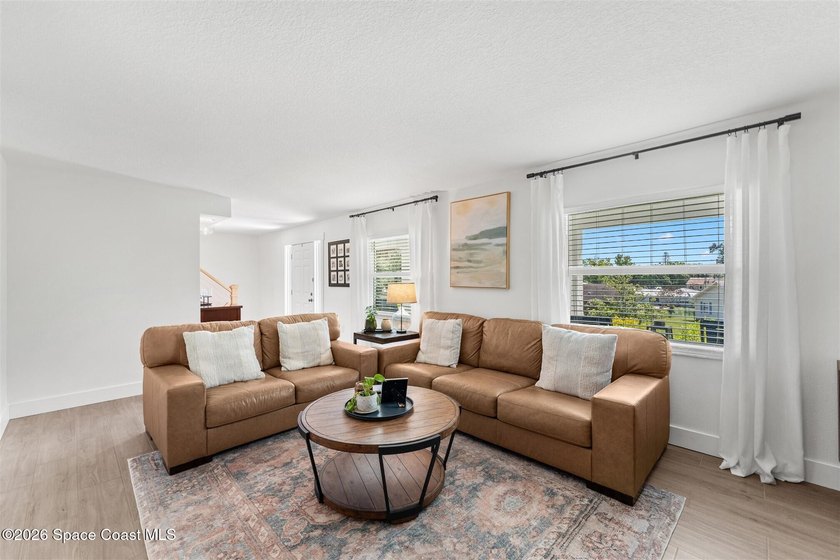 Welcome to this stunning fully remodeled 4-bed, 2.5-bath pool - photo 10