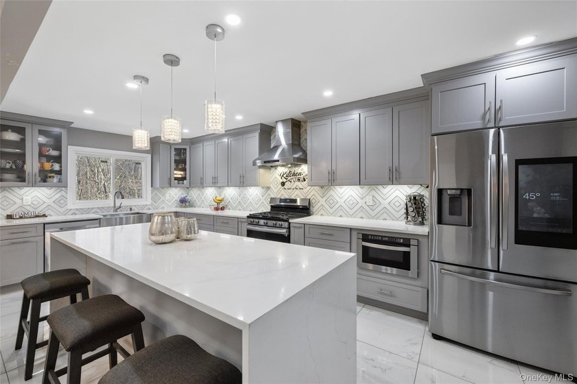 Looking for a Turn-Key Ready, stunning, and spacious home for an - photo 11