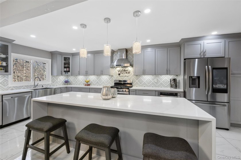 Looking for a Turn-Key Ready, stunning, and spacious home for an - photo 12
