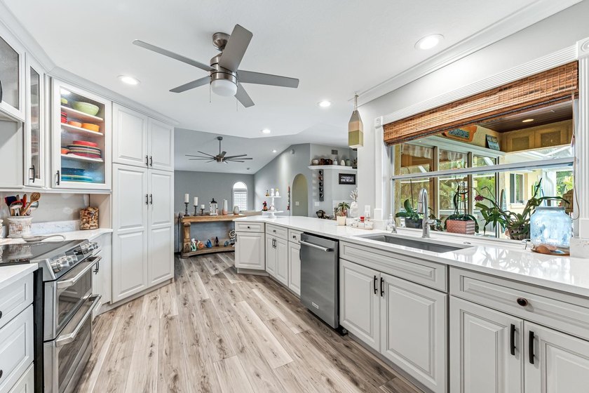 SHORT SALE POOL home off Surfside Blvd in the desirable - photo 13