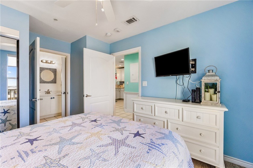 Updated 2BR/2BA Beachfront Condo in Port Aransas! Experience - photo 19