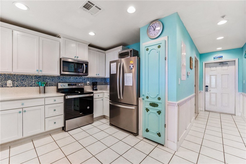 Updated 2BR/2BA Beachfront Condo in Port Aransas! Experience - photo 21