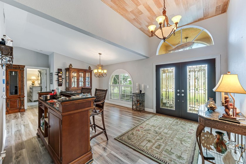 SHORT SALE POOL home off Surfside Blvd in the desirable - photo 21