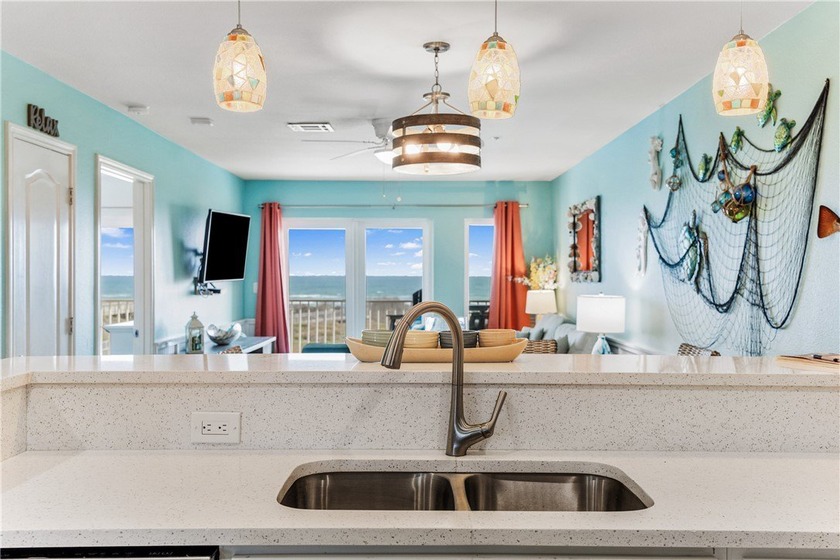 Updated 2BR/2BA Beachfront Condo in Port Aransas! Experience - photo 23