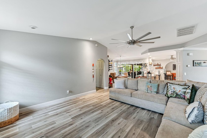 SHORT SALE POOL home off Surfside Blvd in the desirable - photo 24