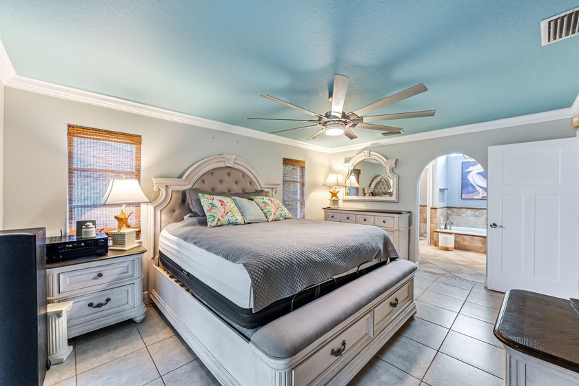 SHORT SALE POOL home off Surfside Blvd in the desirable - photo 27