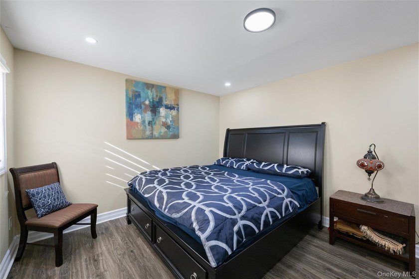 Looking for a Turn-Key Ready, stunning, and spacious home for an - photo 32