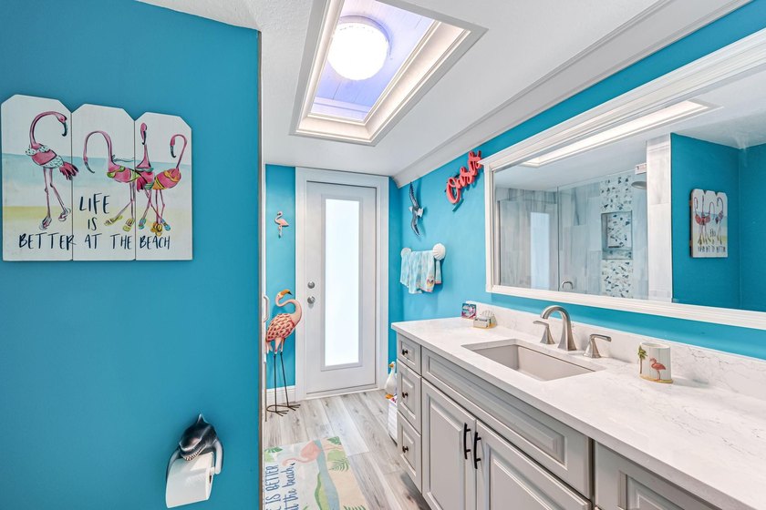 SHORT SALE POOL home off Surfside Blvd in the desirable - photo 34