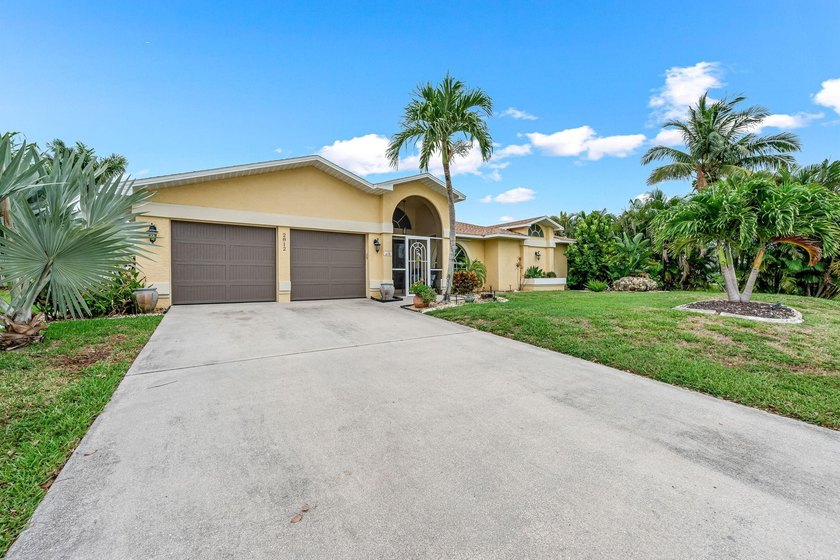 SHORT SALE POOL home off Surfside Blvd in the desirable - photo 40