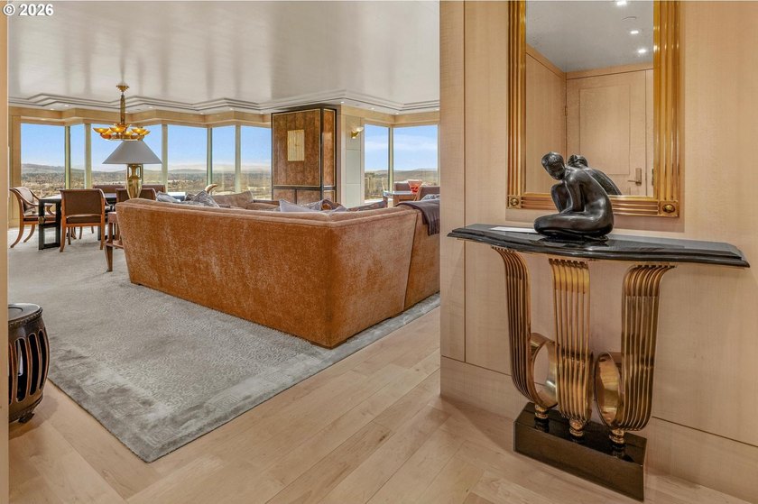 On the 24th floor of Fountain Plaza, this stunning residence - photo 2
