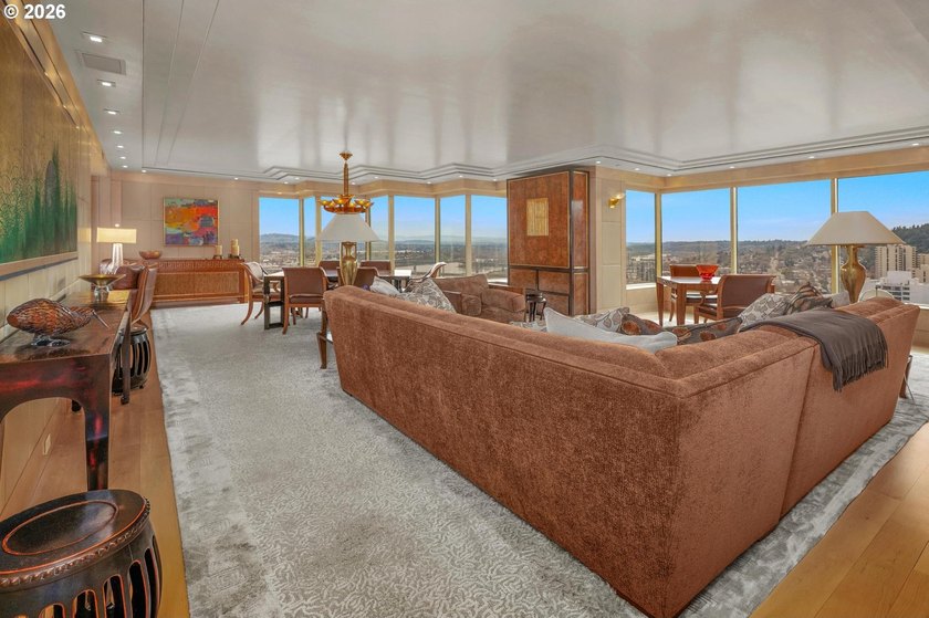 On the 24th floor of Fountain Plaza, this stunning residence - photo 4