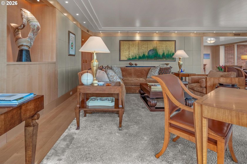 On the 24th floor of Fountain Plaza, this stunning residence - photo 6