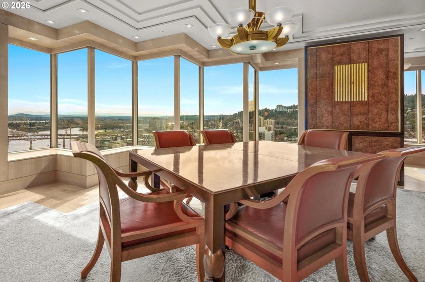 On the 24th floor of Fountain Plaza, this stunning residence - photo 10