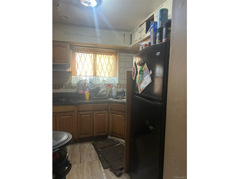 Welcome to 1317 Stratford Avenue, a well-maintained - photo 4