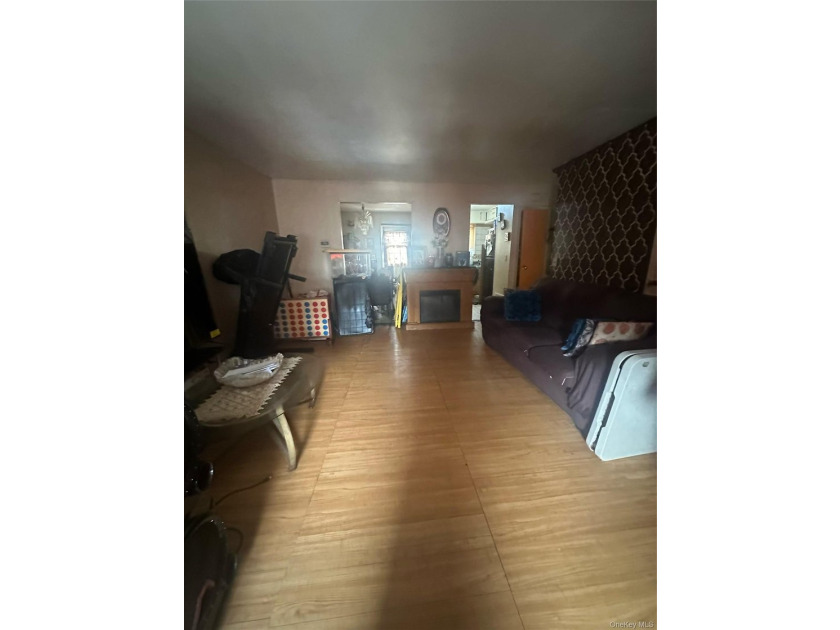 Welcome to 1317 Stratford Avenue, a well-maintained - photo 6
