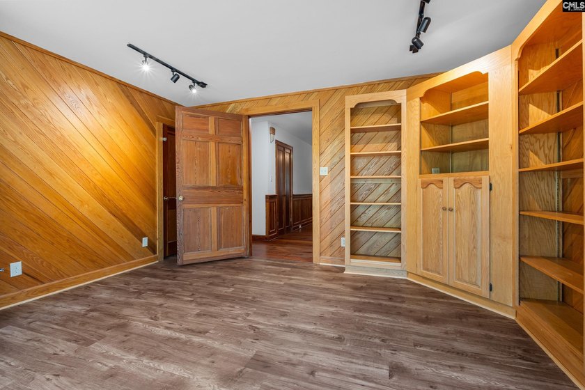 Capture the essence of peaceful, rustic luxury with this 10-acre - photo 17