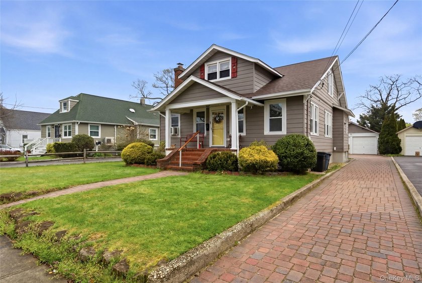 Prime location South of Montauk Highway! This spacious 4-bedroom - photo 2