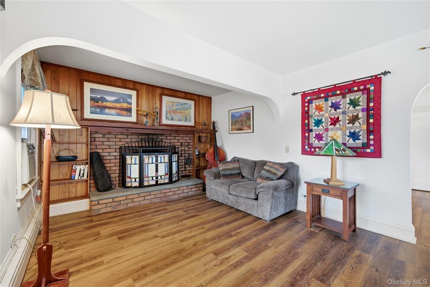 Prime location South of Montauk Highway! This spacious 4-bedroom - photo 6
